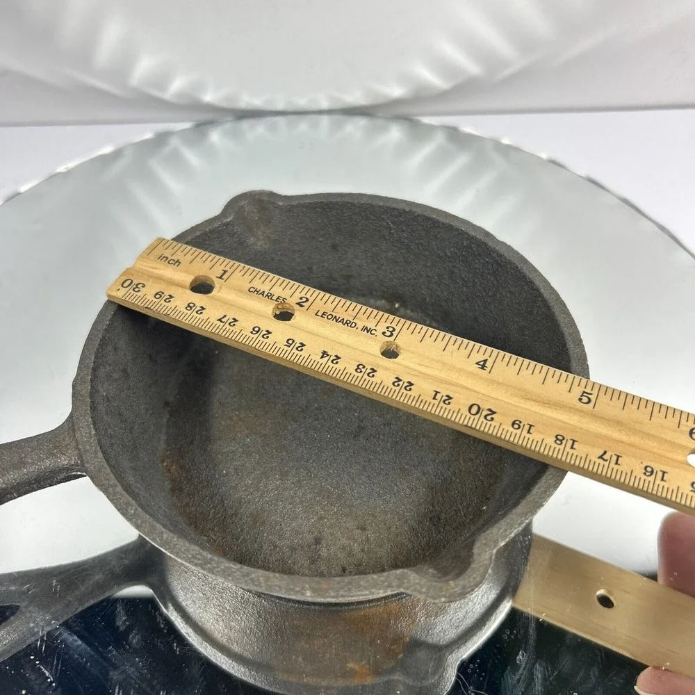 Vintage Camping Small 5 Inch Cast Iron Frying‎ pan